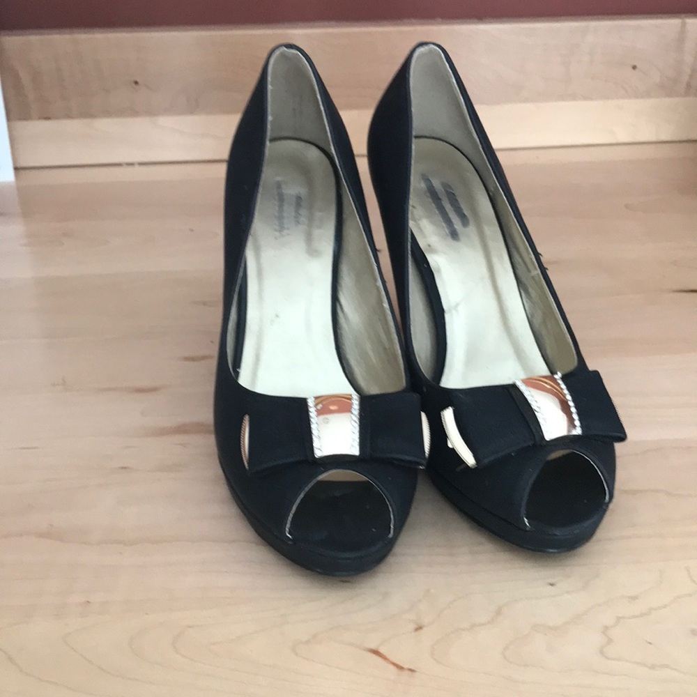 SALE 2 for $20 💥 peep toe, bow/metal & rhinestone